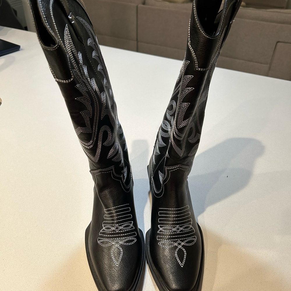 ASOS DESIGN Camden flat western boots in black